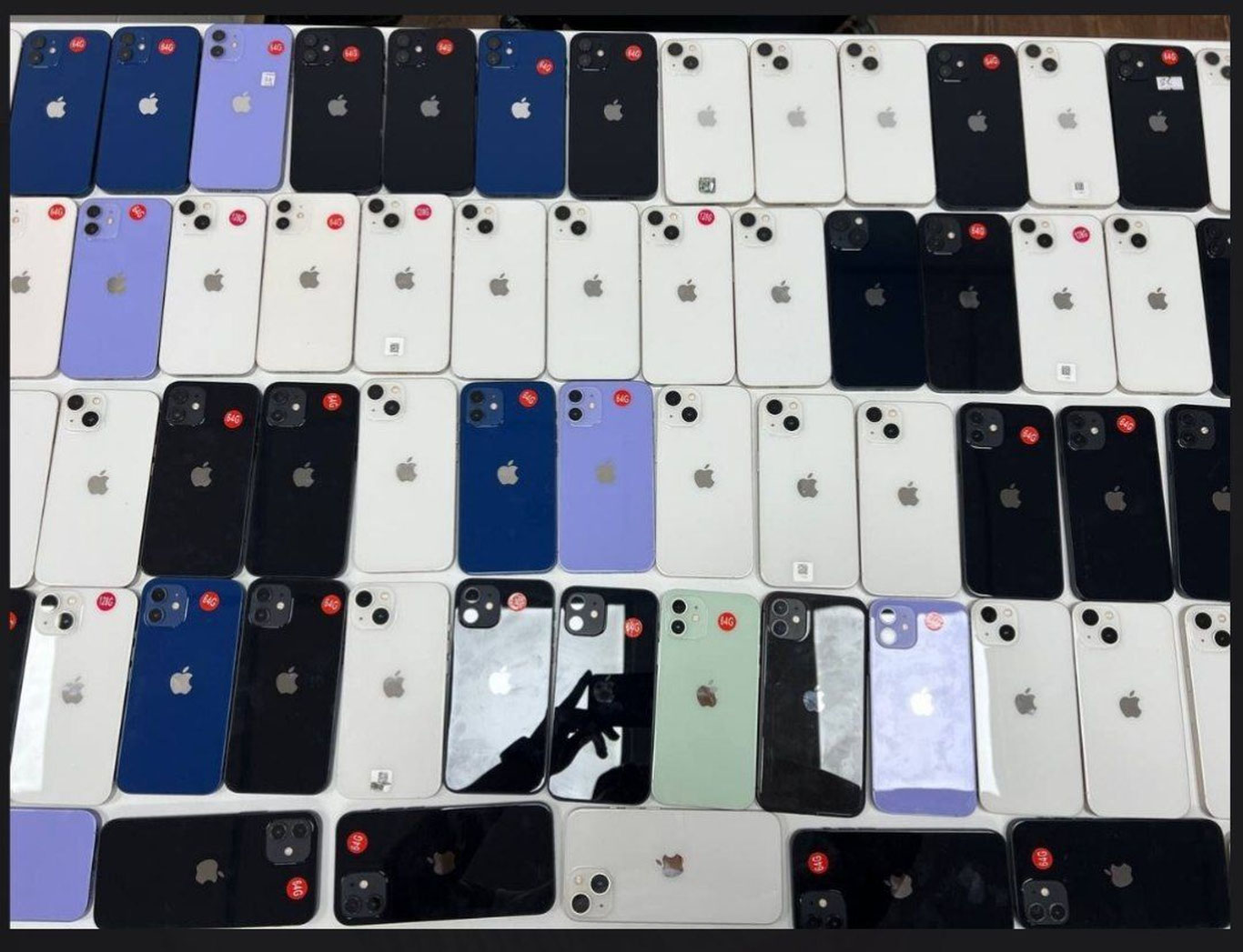 180 дона iPhone’ни яшириб олиб ўтмоқчи бўлган шахслар қўлга олинди