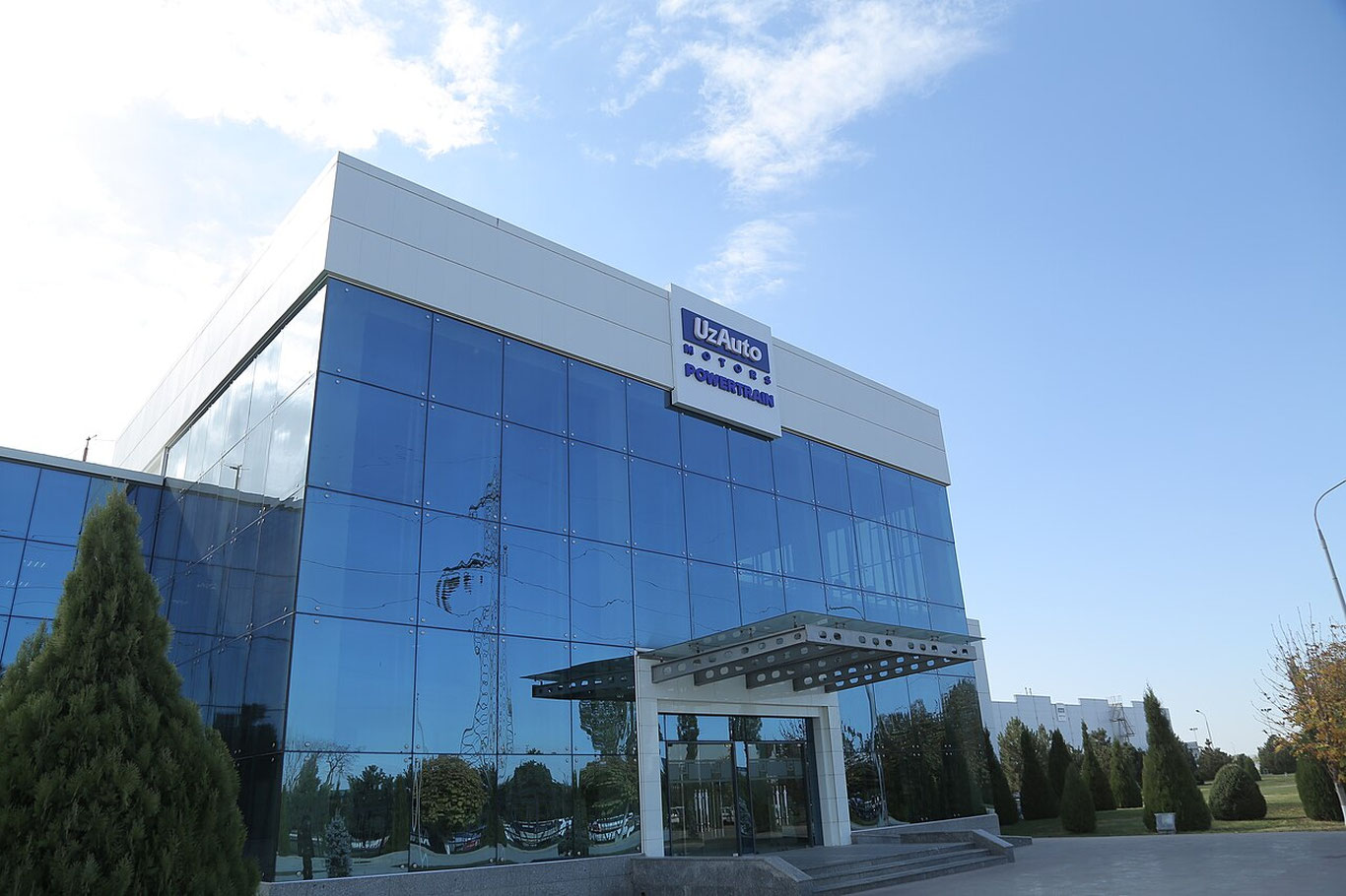 “UzAuto Motors” шартномаларида қонунга номувофиқ ҳолатлар аниқланди