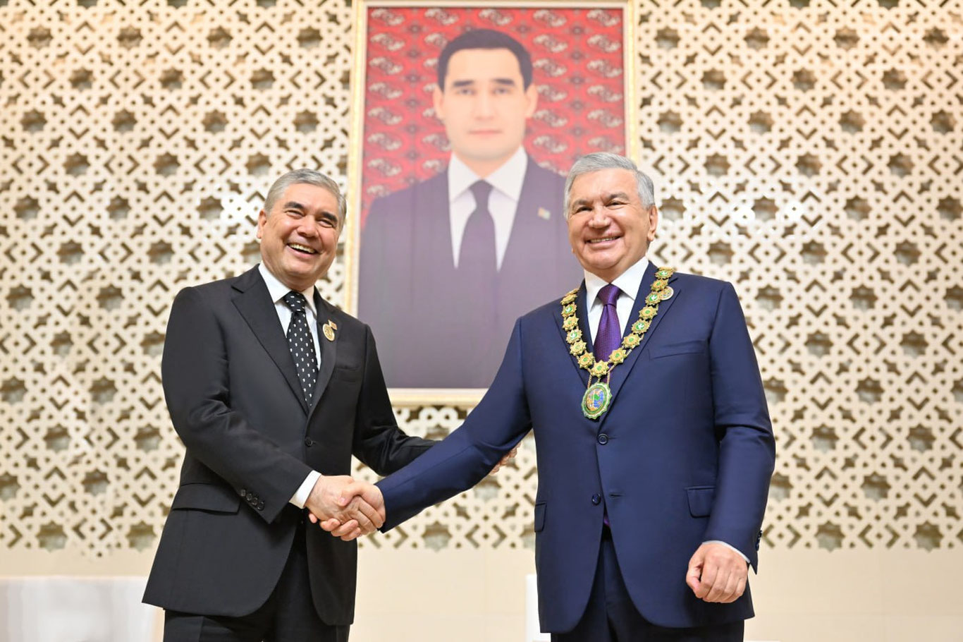 Shavkat Mirziyoyev Turkmanistonning yuksak davlat mukofoti bilan taqdirlandi