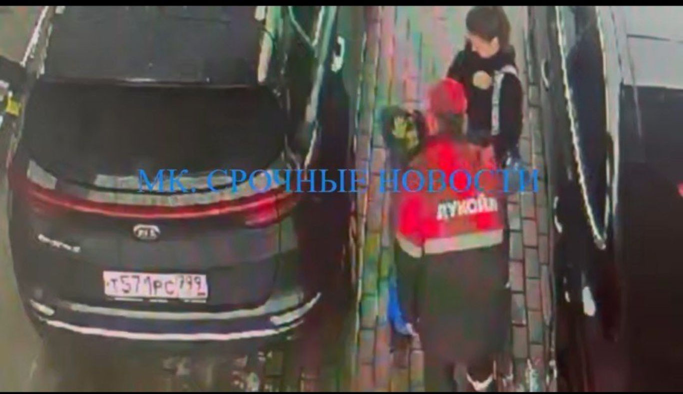 Москвада 4 ёшли боланинг лабидан ўпган ўзбекистонлик эркак ҳибсга олинди