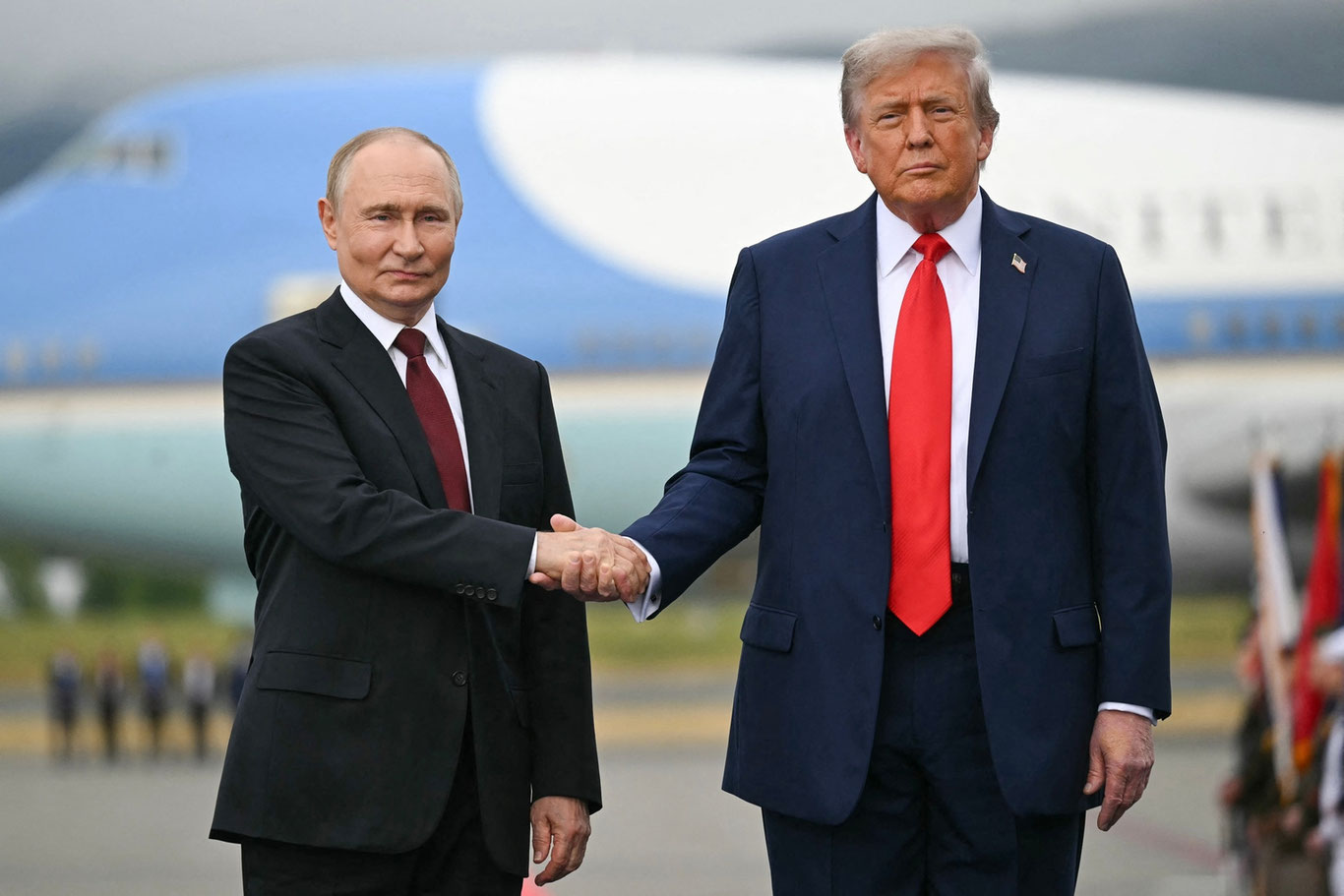 Трамп Украинани сулҳга мажбур қилиш учун Путин билан тил бириктирди — Украина