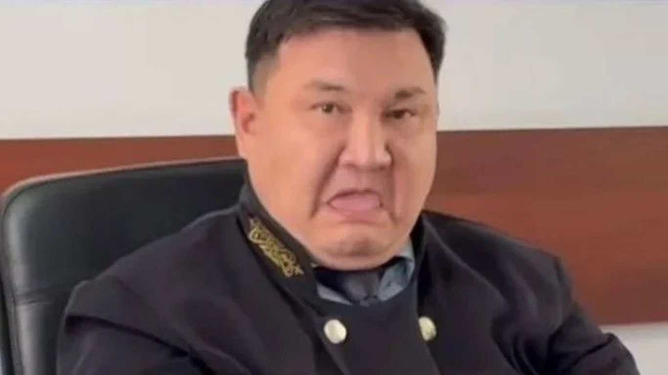 Qozog‘istonda sudya jurnalistlarga tilini chiqardi
