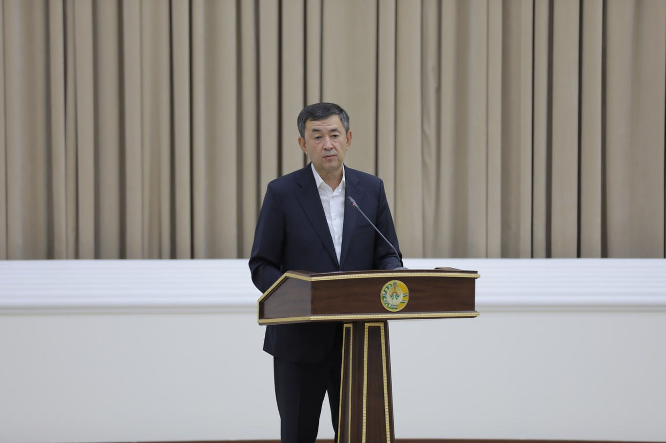“Кўпроқ маош олмоқчи бўлсангиз, ўқишингиз, мутахассис бўлишингиз керак” — Сирдарё вилояти ҳокими
