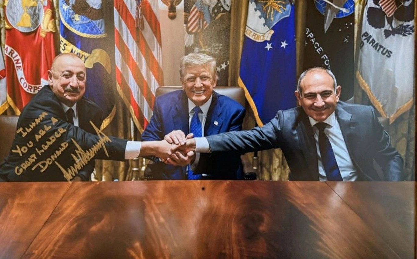 Алиев Доналд Трампнинг совғаси учун миннатдорлик билдирди