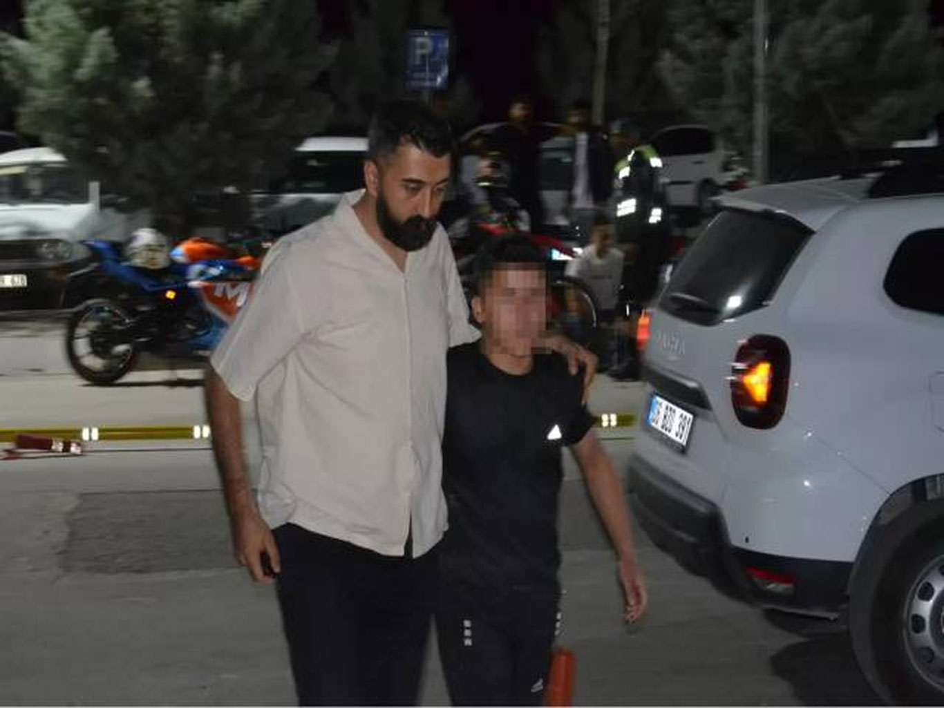 Turkiyada 13 yoshli o'zbekistonlik bola opasining sevgilisini pichoqladi