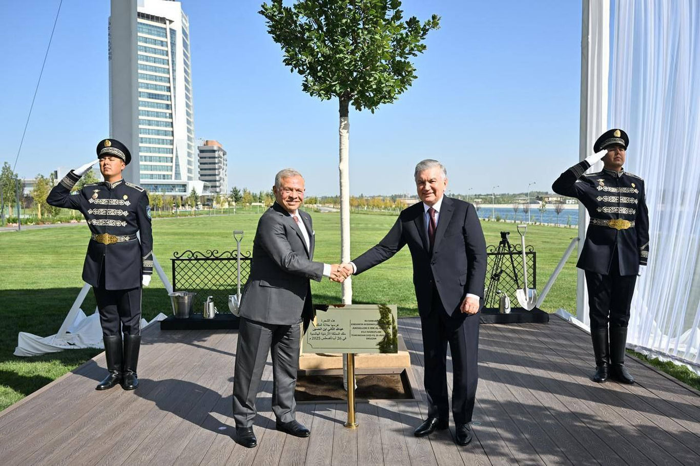 O‘zbekiston Prezidenti va Iordaniya Podshohi daraxt ekishdi
