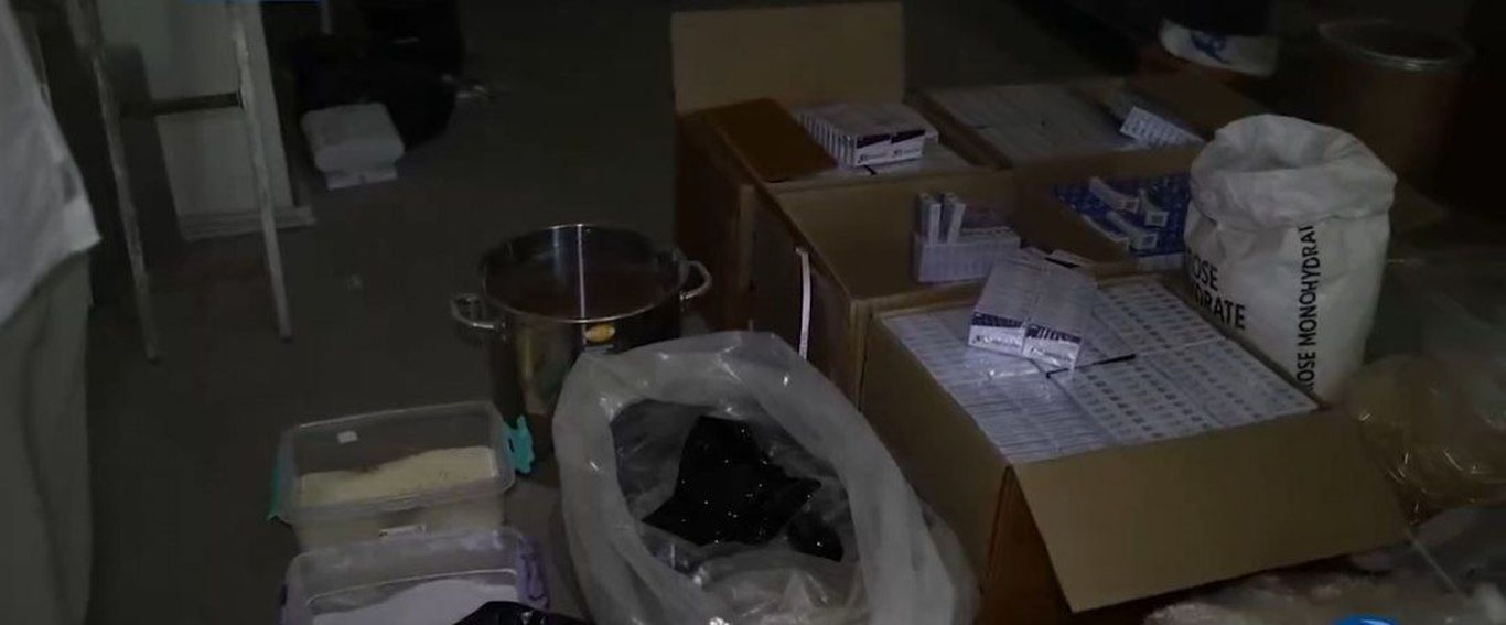 Toshkentda qalbaki dori ishlab chiqaruvchi yashirin sex fosh etildi