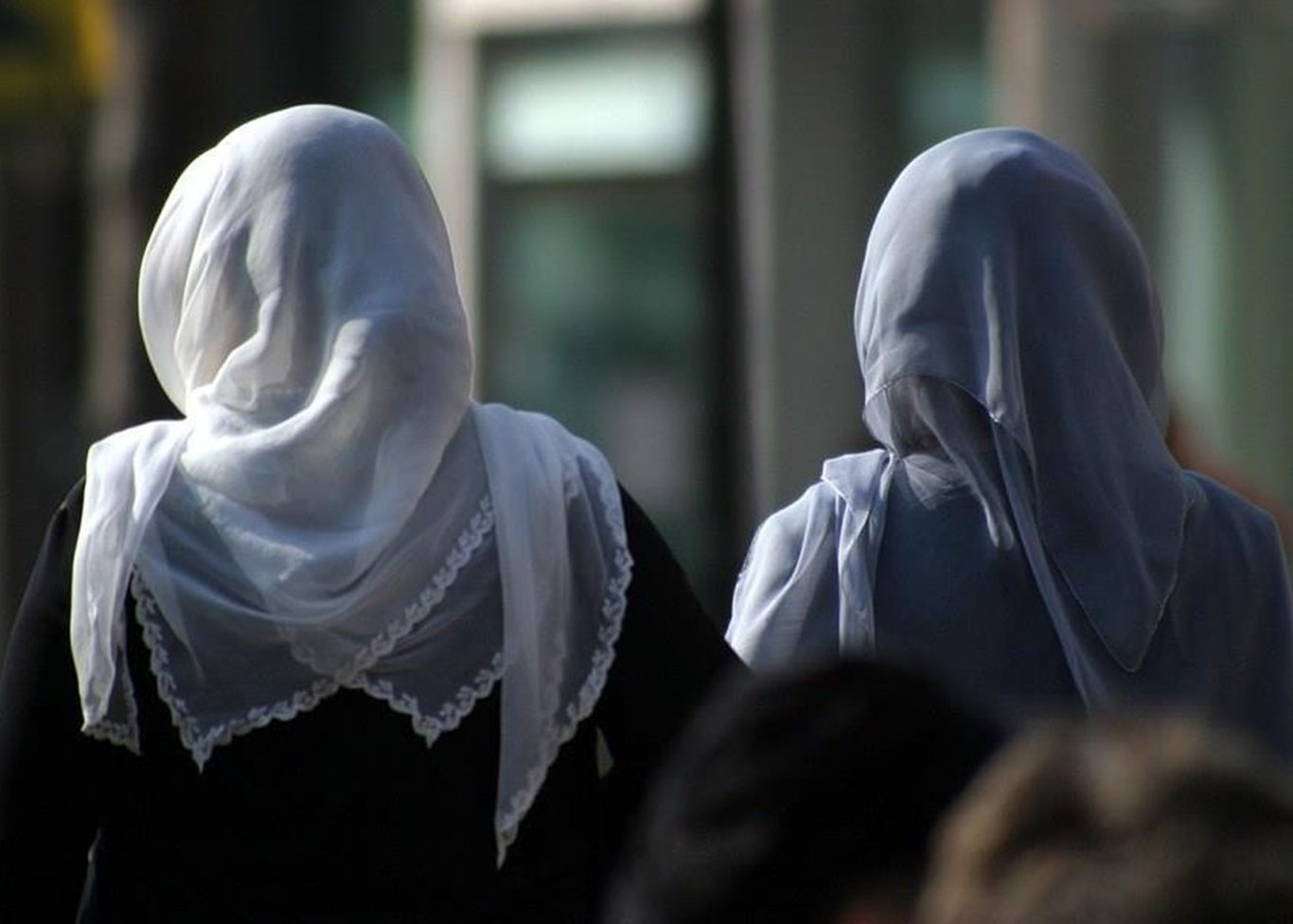 Австрияда 14 ёшгача бўлган қизларга ҳижоб тақиқланиши мумкин