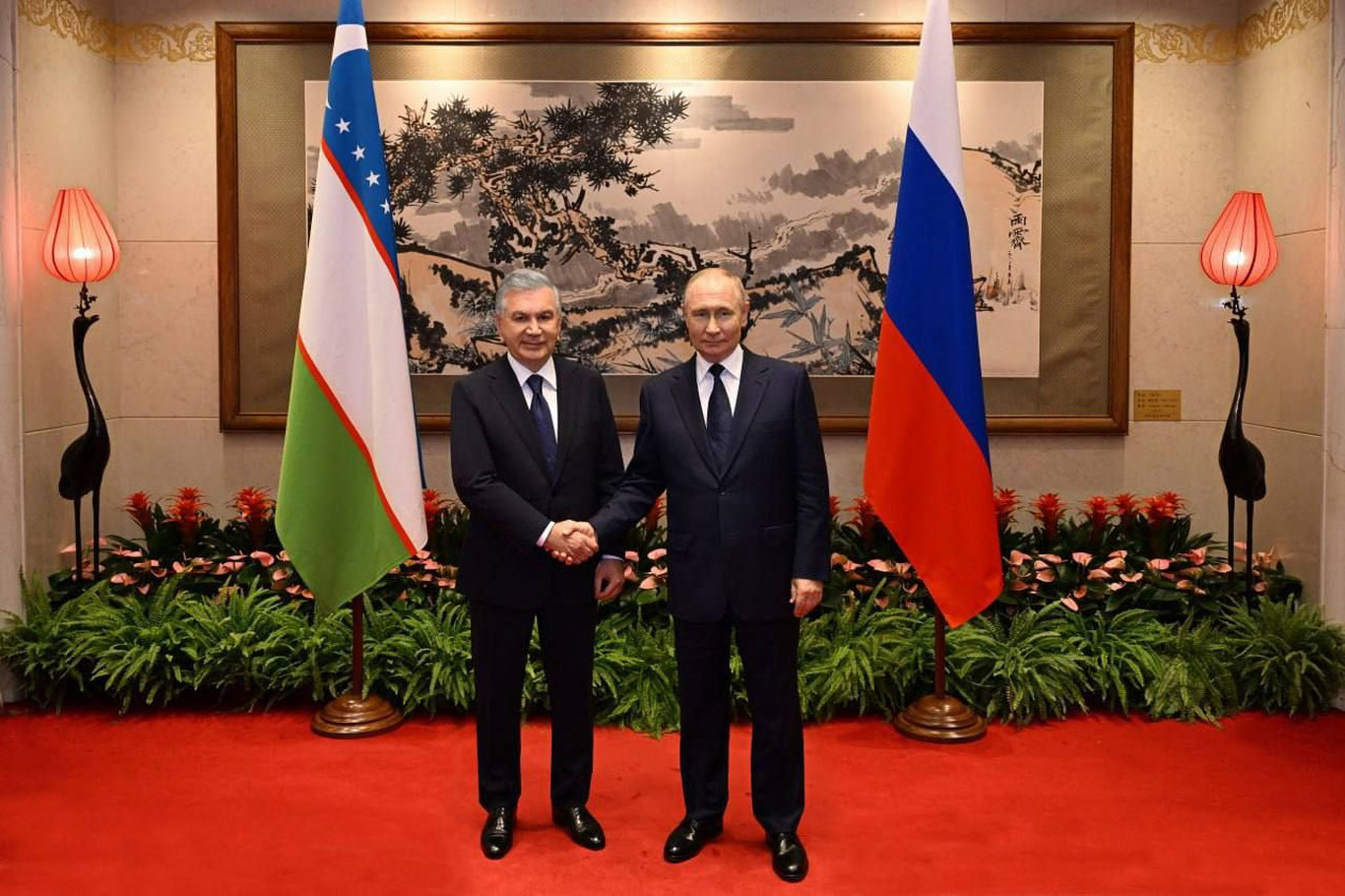 Pekinda Shavkat Mirziyoyev va Vladimir Putin uchrashdi