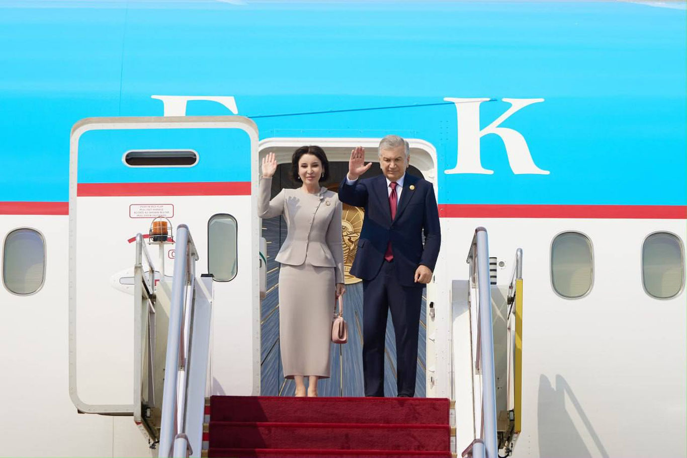 Шавкат Мирзиёев Хитойдаги ташрифини якунлаб, Тошкентга жўнаб кетди