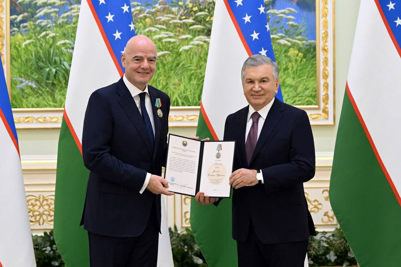 Shavkat Mirziyoyev Janni Infantinoni “Do‘stlik” ordeni bilan taqdirladi