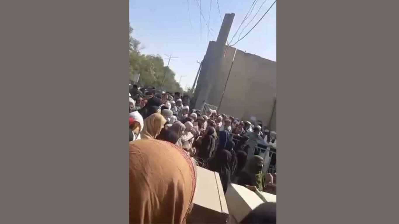 Kobulda ayollar pensiya to‘lovlarining kechiktirilishiga qarshi namoyish o‘tkazdi
