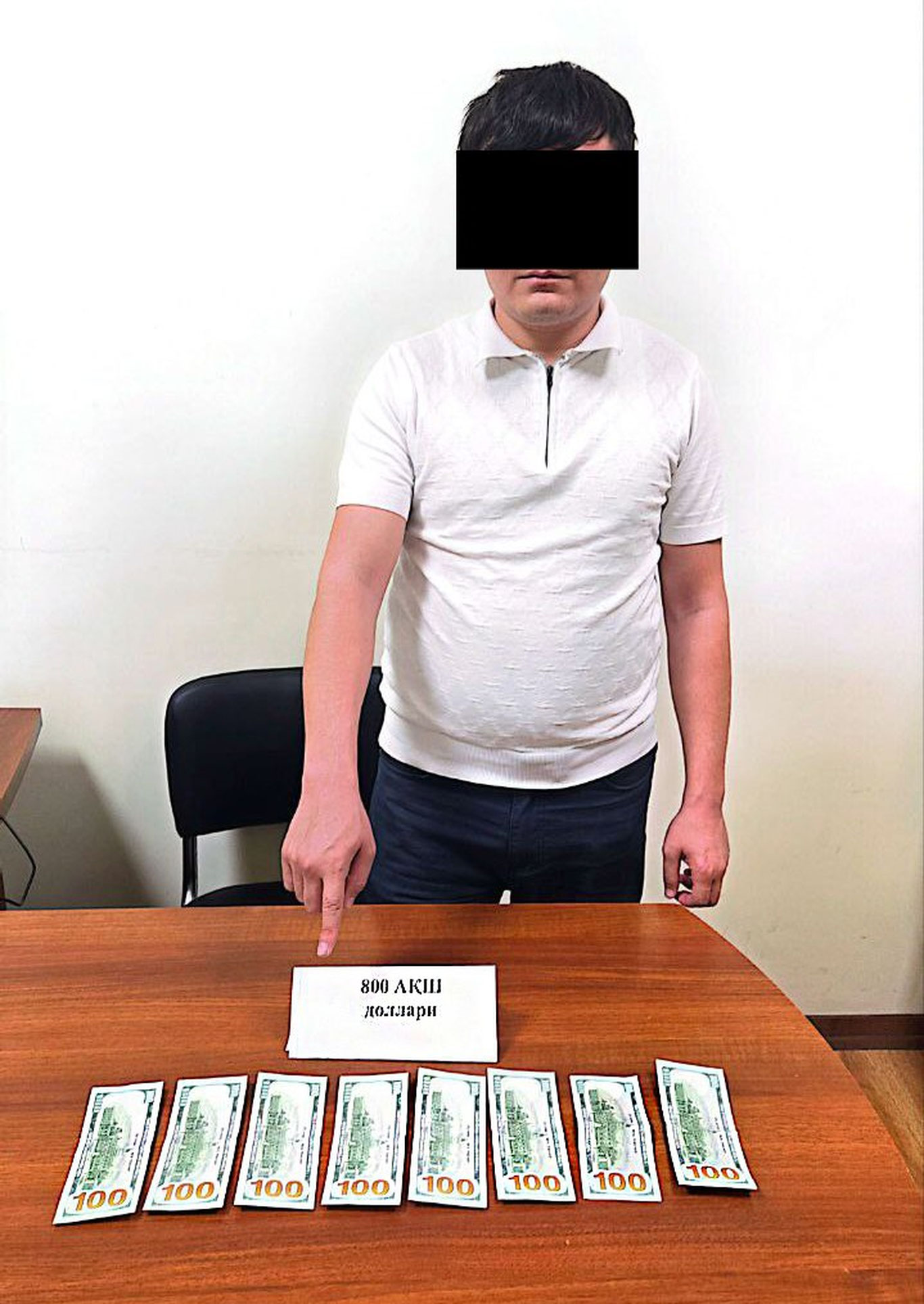 Termiz tumanida sudya yordamchisi pora bilan qo'lga tushdi