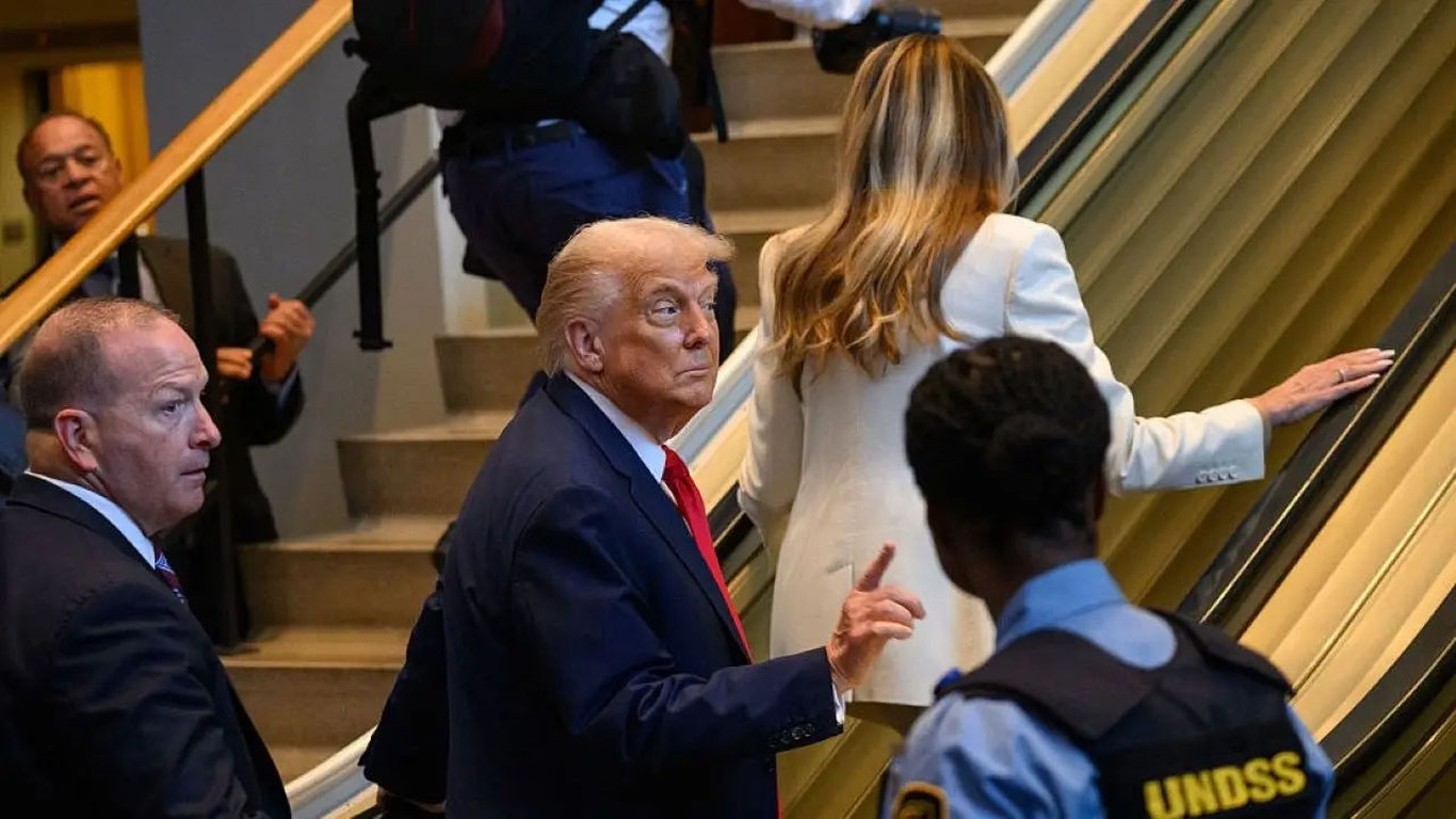 AQShda Tramp va Melaniya foydalanayotgan eskalator to‘xtab qolishi yuzasidan tergov boshlandi