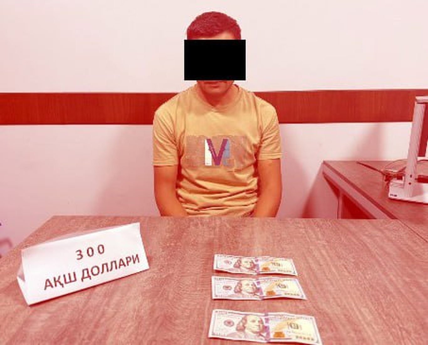 Jizzaxda sudya yordamchisi 300 dollar pora olayotganda ushlandi