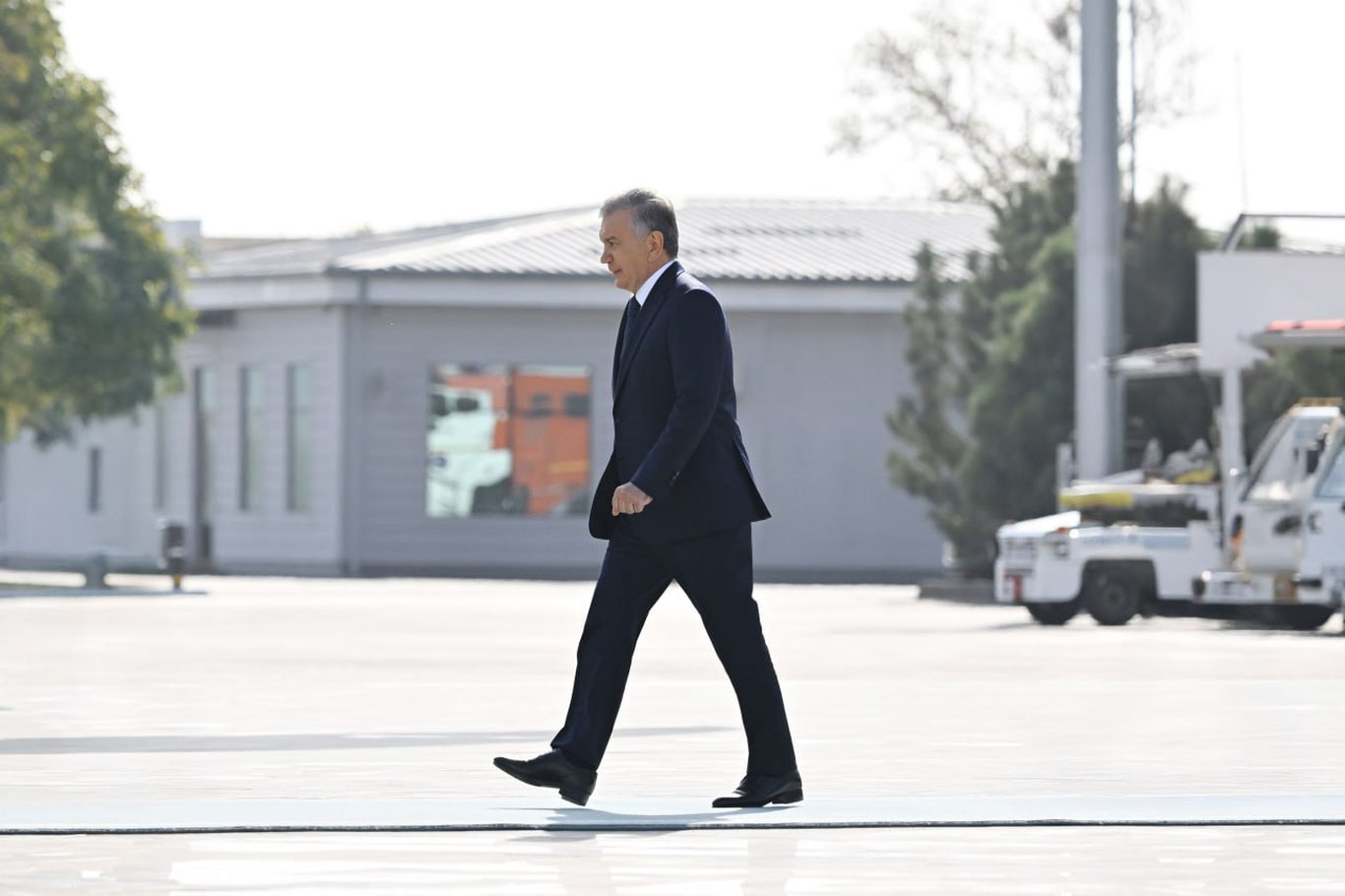 Шавкат Мирзиёев Озарбайжонга жўнаб кетди