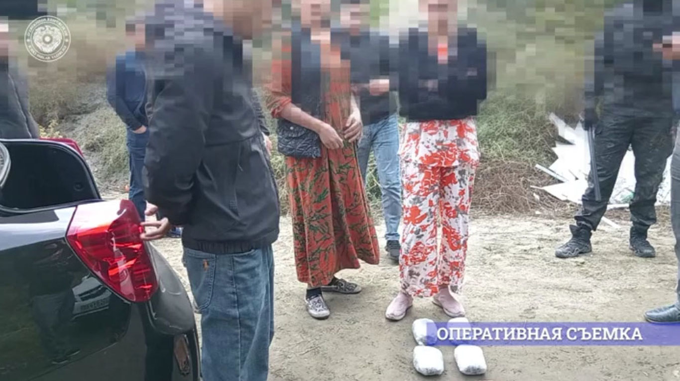 Тожикистон ва Қирғизистондан гиёҳванд моддалар олиб кирган трансчегаравий жиноий гуруҳ қўлга олинди