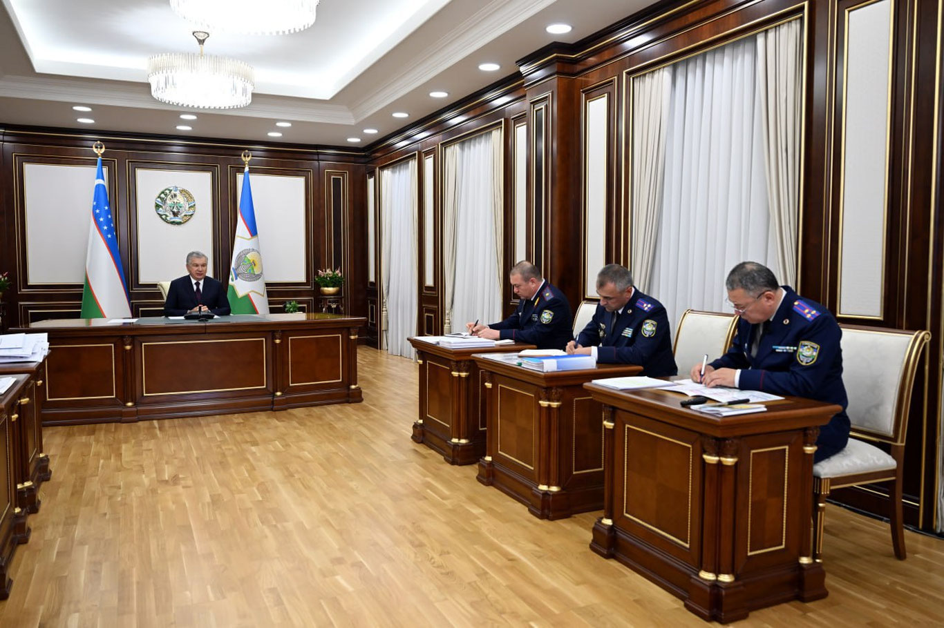 Шавкат Мирзиёев фавқулодда вазиятлар соҳасидаги янги ёндашувларни кўриб чиқди