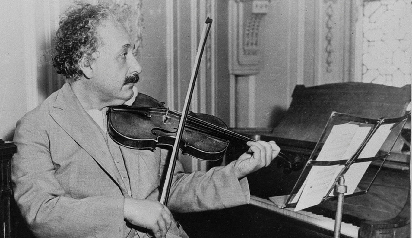 Эйнштейннинг скрипкаси аукционда сотувга қўйилди