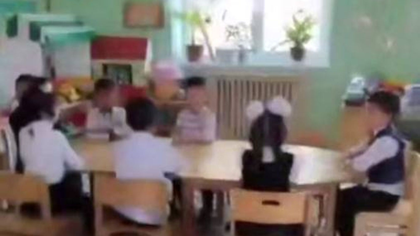 Farg‘onada bolalardan dadasidan qanday hid kelishini so‘ragan tarbiyachi jazolandi