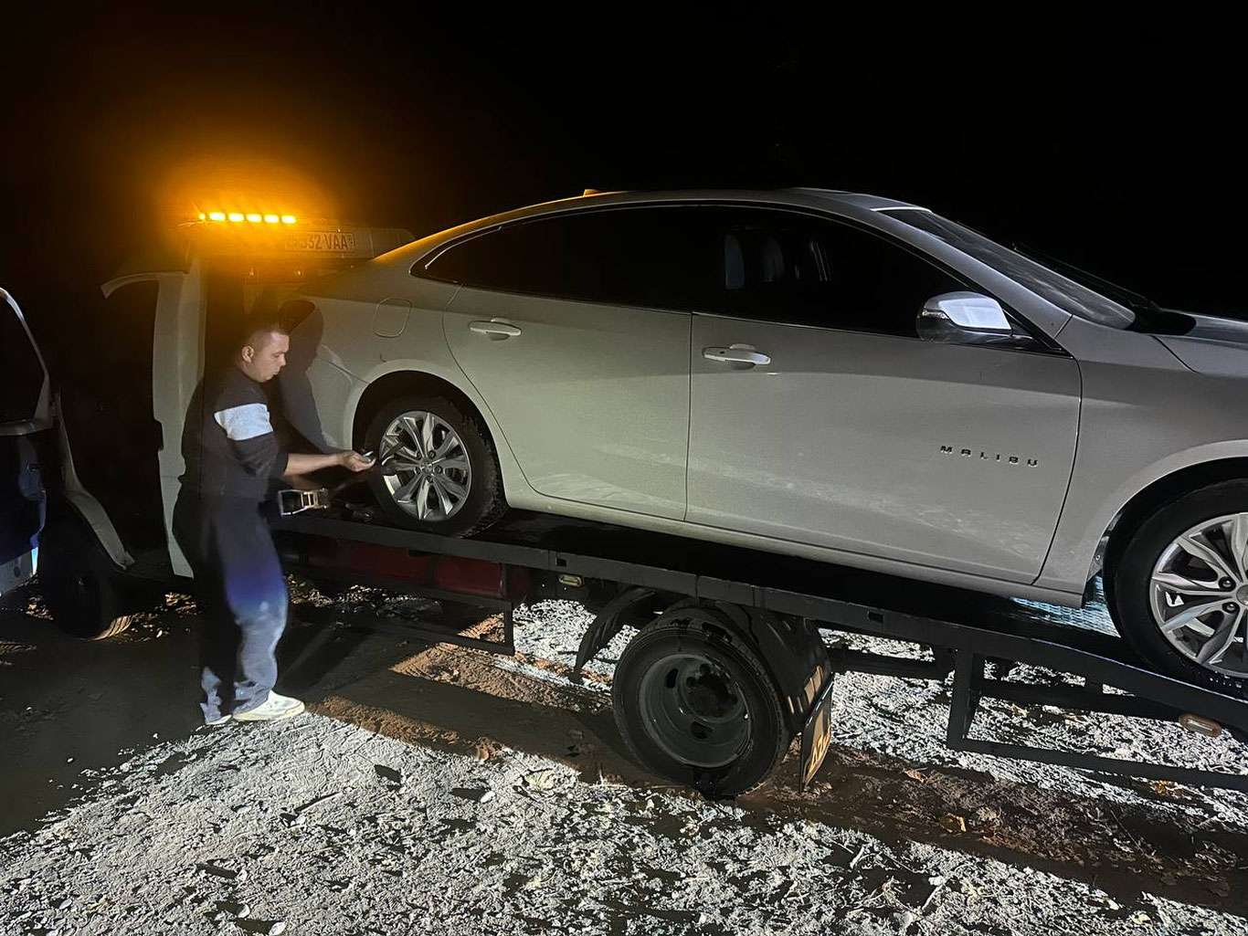 Самарқандда банкдан қарздор фуқаронинг машинаси хатланди