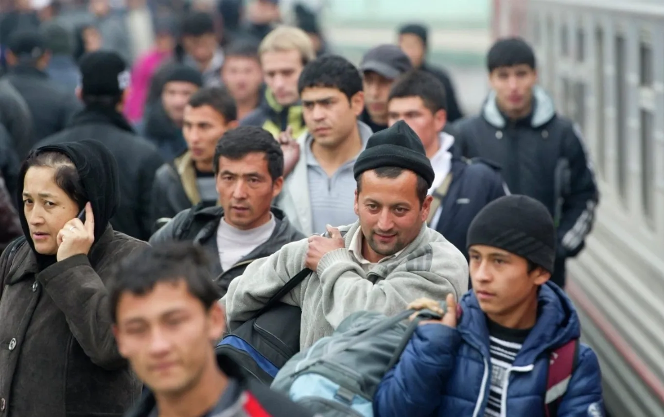 Россияга муҳожирларни суғурта полиси ва тиббий маълумотнома билан киритиш тизими таклиф этилди