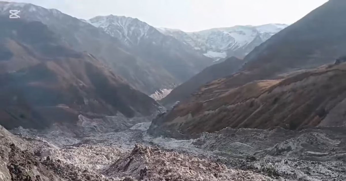Tojikistonda katta muzlik parchalanib ketdi