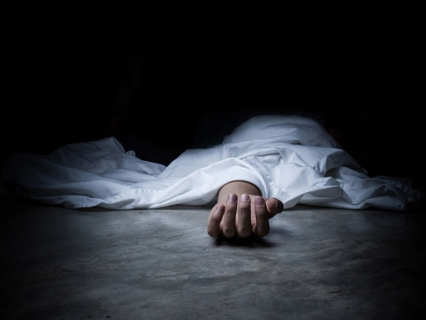 Андижондаги мактабда икки киши спирт ичиб вафот этди