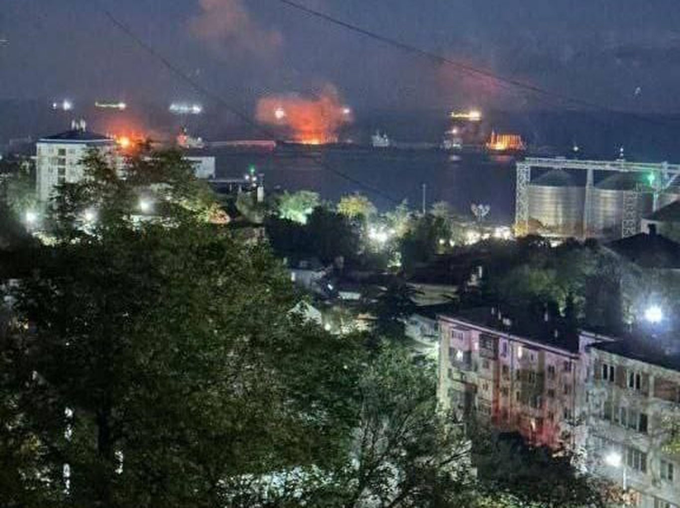 Ukraina dronlari Rossiya portiga hujum qildi