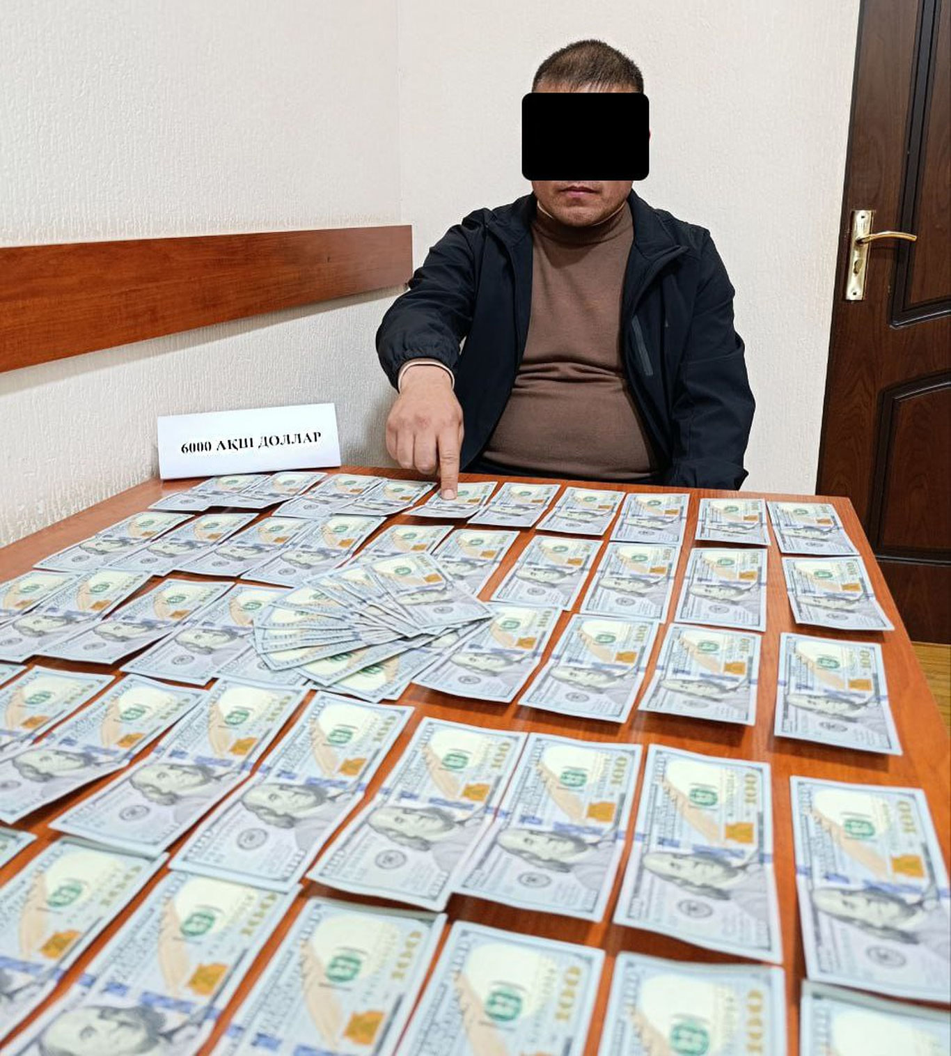 Jizzaxda “Hududgaz” xodimi 6 ming dollar pora olayotganda ushlandi