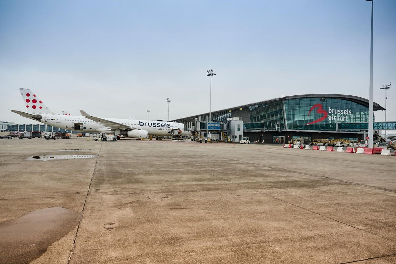Belgiyada dronlar sabab aeroportlar faoliyati to‘xtatildi