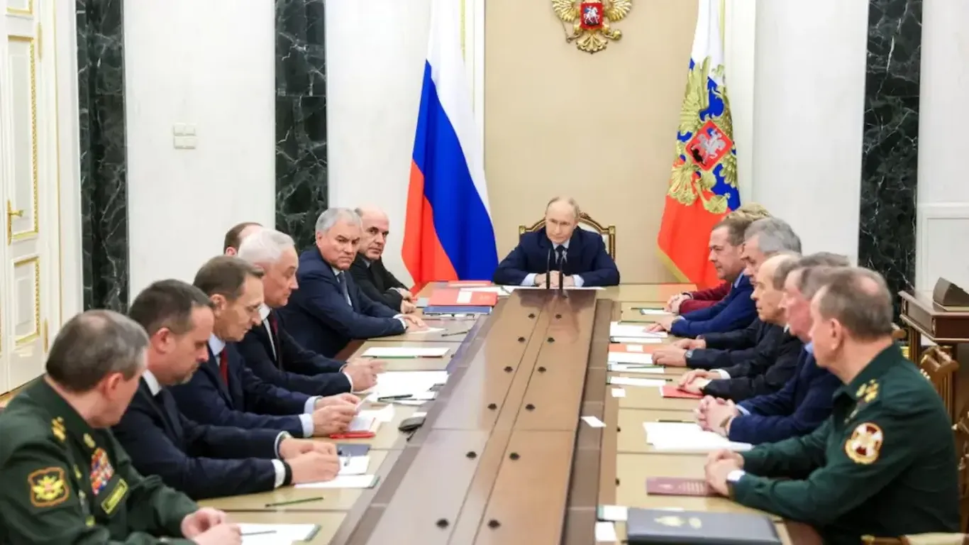Путин Россияда ядровий синовларга тайёргарлик кўришни топширди