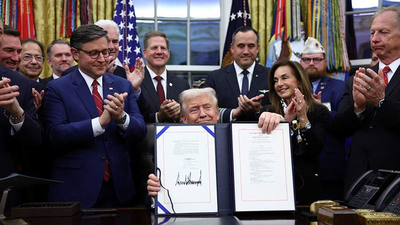 АҚШ тарихидаги энг узоқ шатдаун расман якунланди