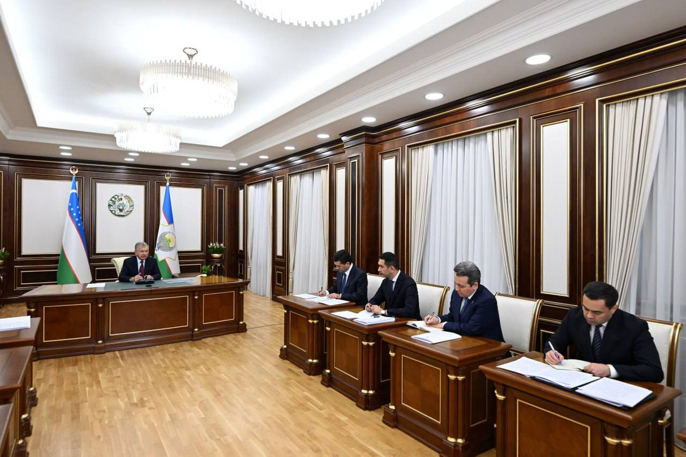 Shavkat Mirziyoyev tashqi mehnat migratsiyasi tizimini takomillashtirish bo‘yicha taqdimot bilan tanishdi