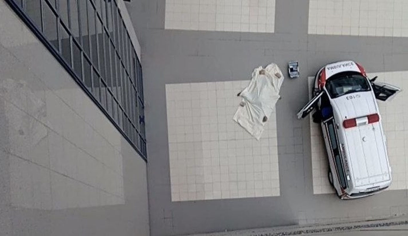 Термизда 18 ёшли йигит ўзини 14-қаватдан ташлаб вафот этди