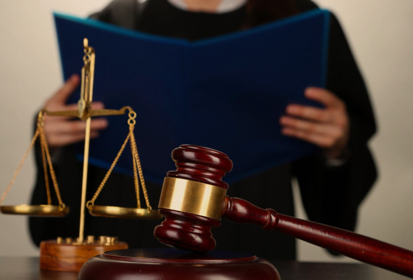 Президент Ўзбекистонда судьялар ҳамжамияти фаолиятини такомиллаштириш ва суд мустақиллигини кучайтириш бўйича фармон имзолади