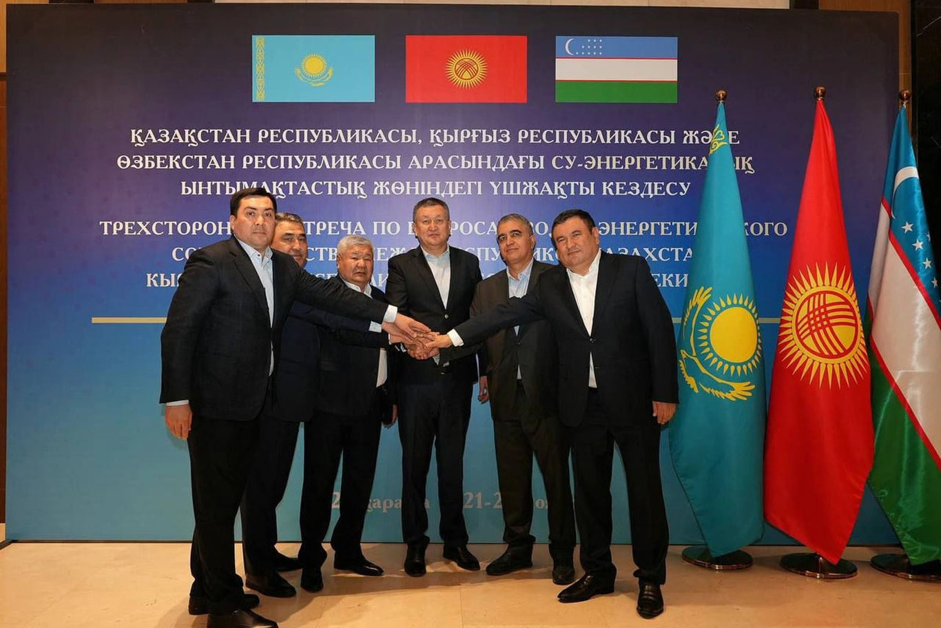 Қозоғистон ва Ўзбекистон қишда Қирғизистонга электр етказиб беради