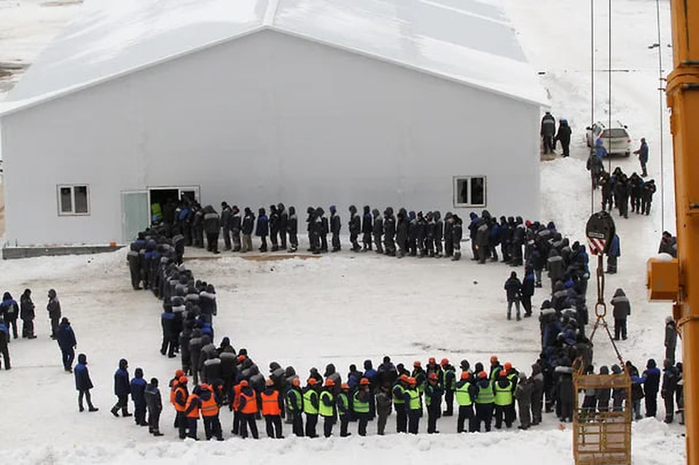 Россия 2027 йилдан мигрантларни фақат расмий таклиф билан қабул қилиши мумкин