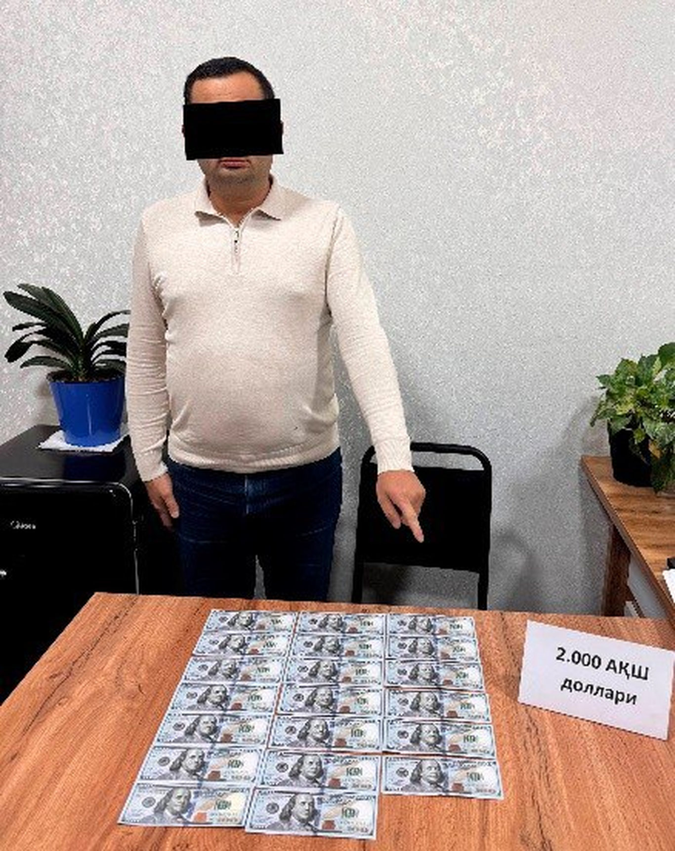 Нурафшонда ҳоким ёрдамчиси 2 минг доллар пора билан ушланди