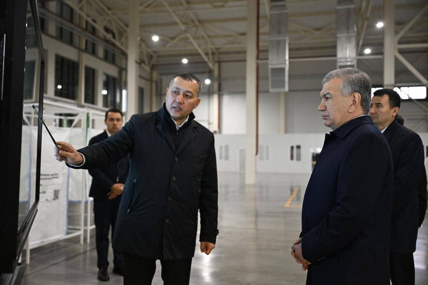 Shavkat Mirziyoyev Sirdaryodagi “Invest Asia” korxonasiga bordi