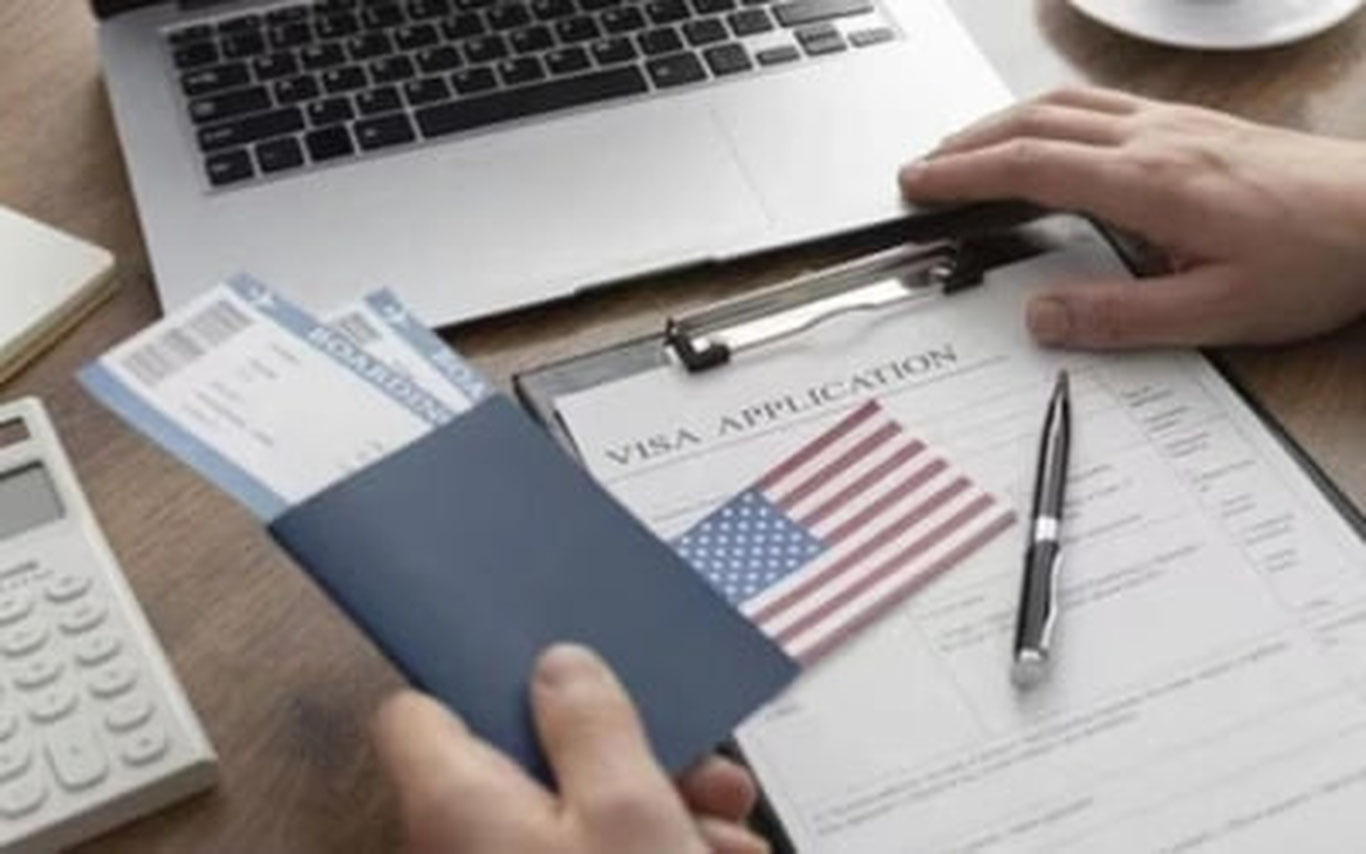 АҚШ иммигрантлар учун иш рухсатномаларининг амал қилиш муддатини қисқартирди