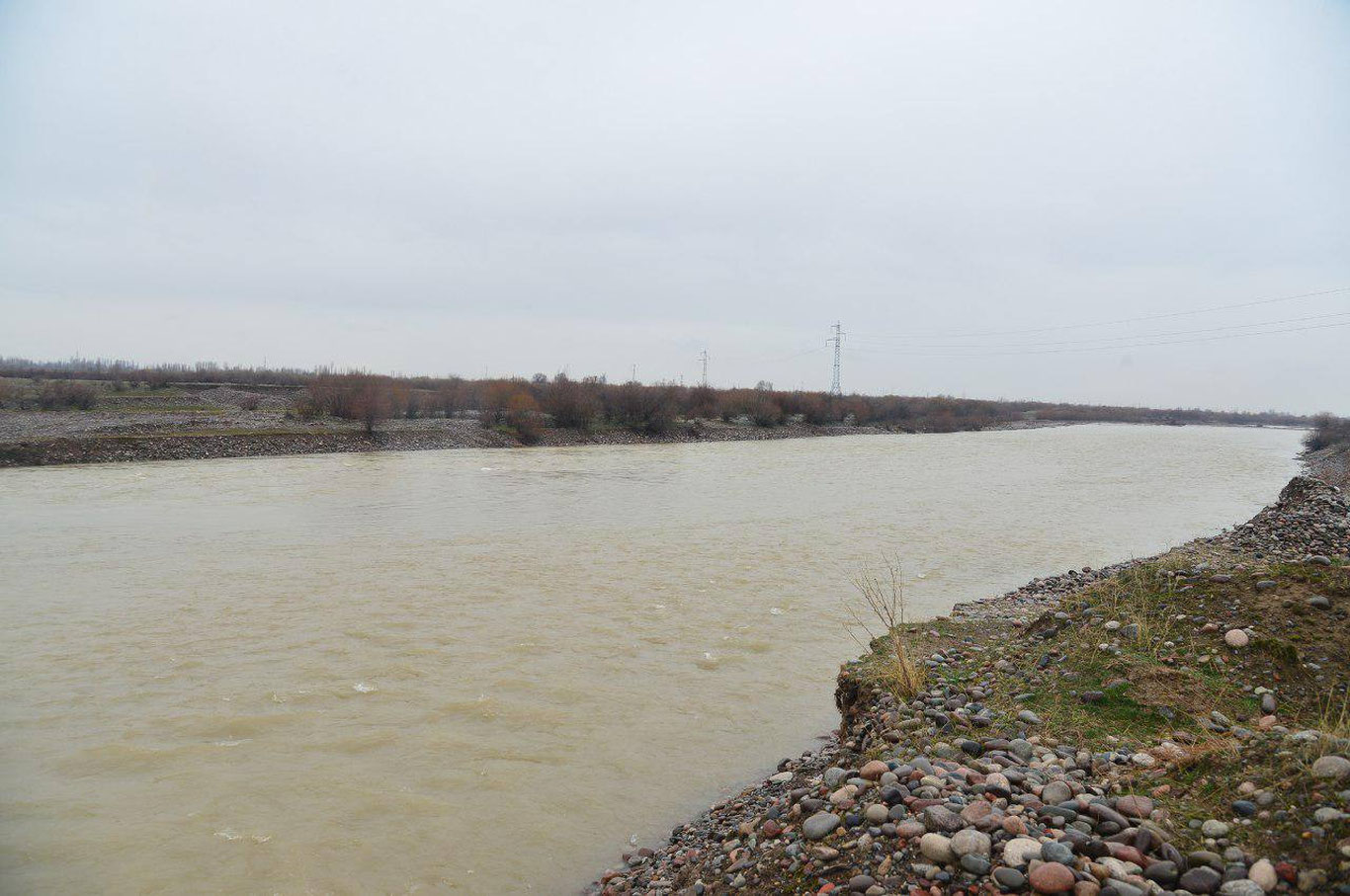 Чирчиқда коптокни олмоқчи бўлган 15 ёшли бола чўкиб кетди