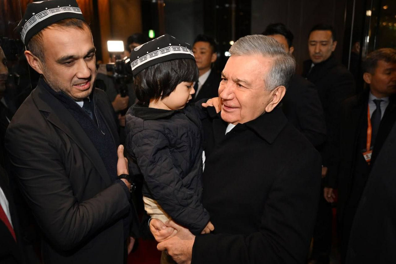 Shavkat Mirziyoyev Yaponiyadagi o'zbeklar bilan uchrashdi