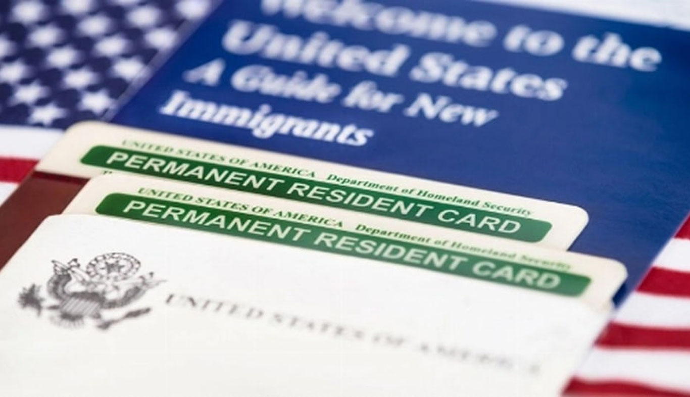 АҚШ “грин карта” дастурини вақтинча тўхтатди
