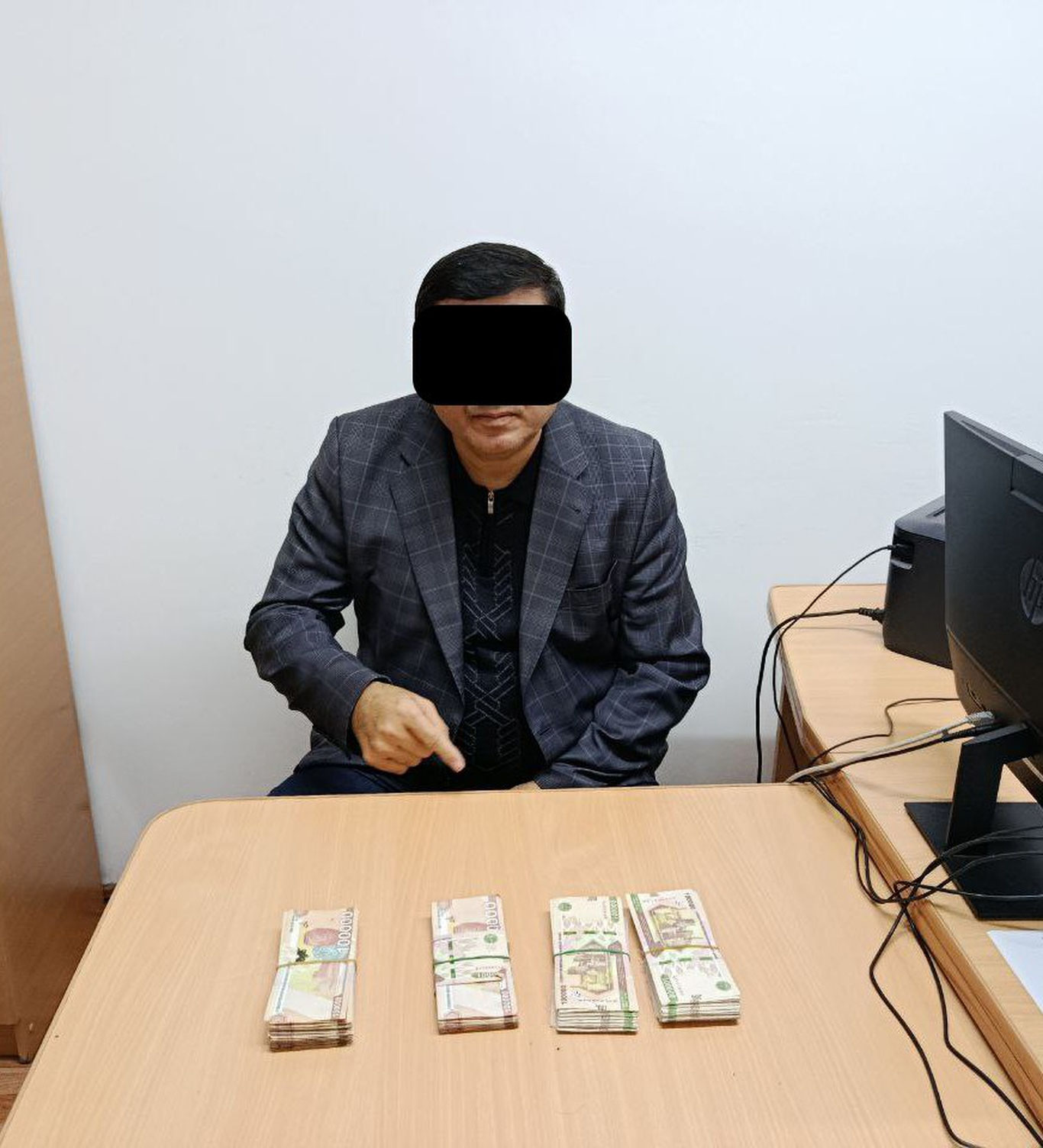 Навоий давлат университети ходими пора билан ушланди