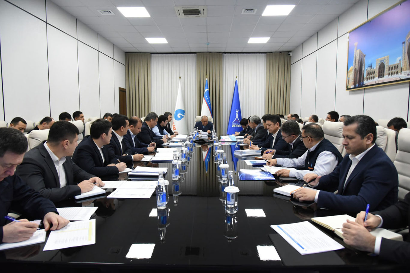 “Ўзбекнефтгаз” АЖда долзарб 100 кунлик эълон қилинди