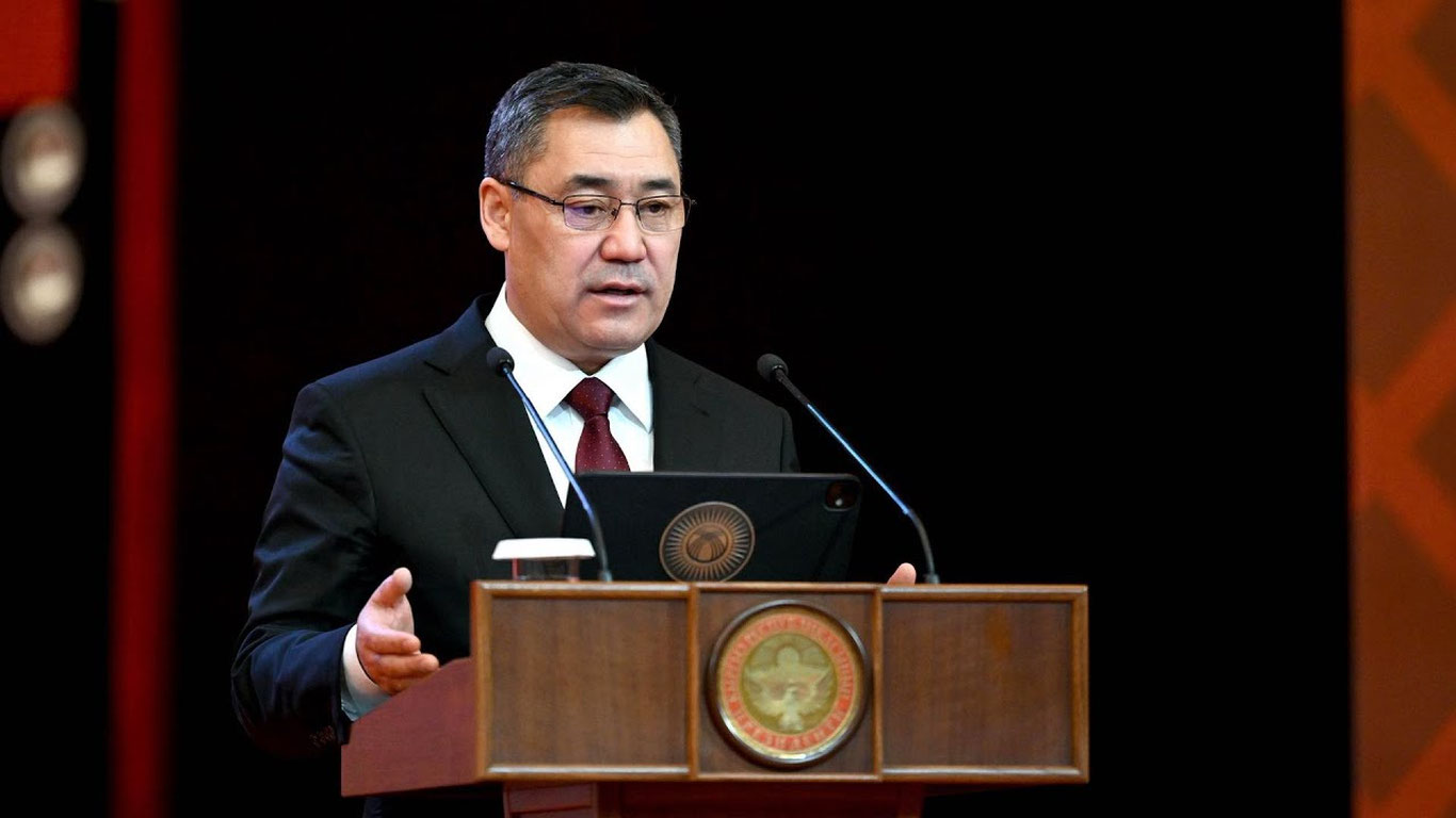 Қирғизистонда ўқитувчи ва шифокорлар маоши икки баравар оширилади