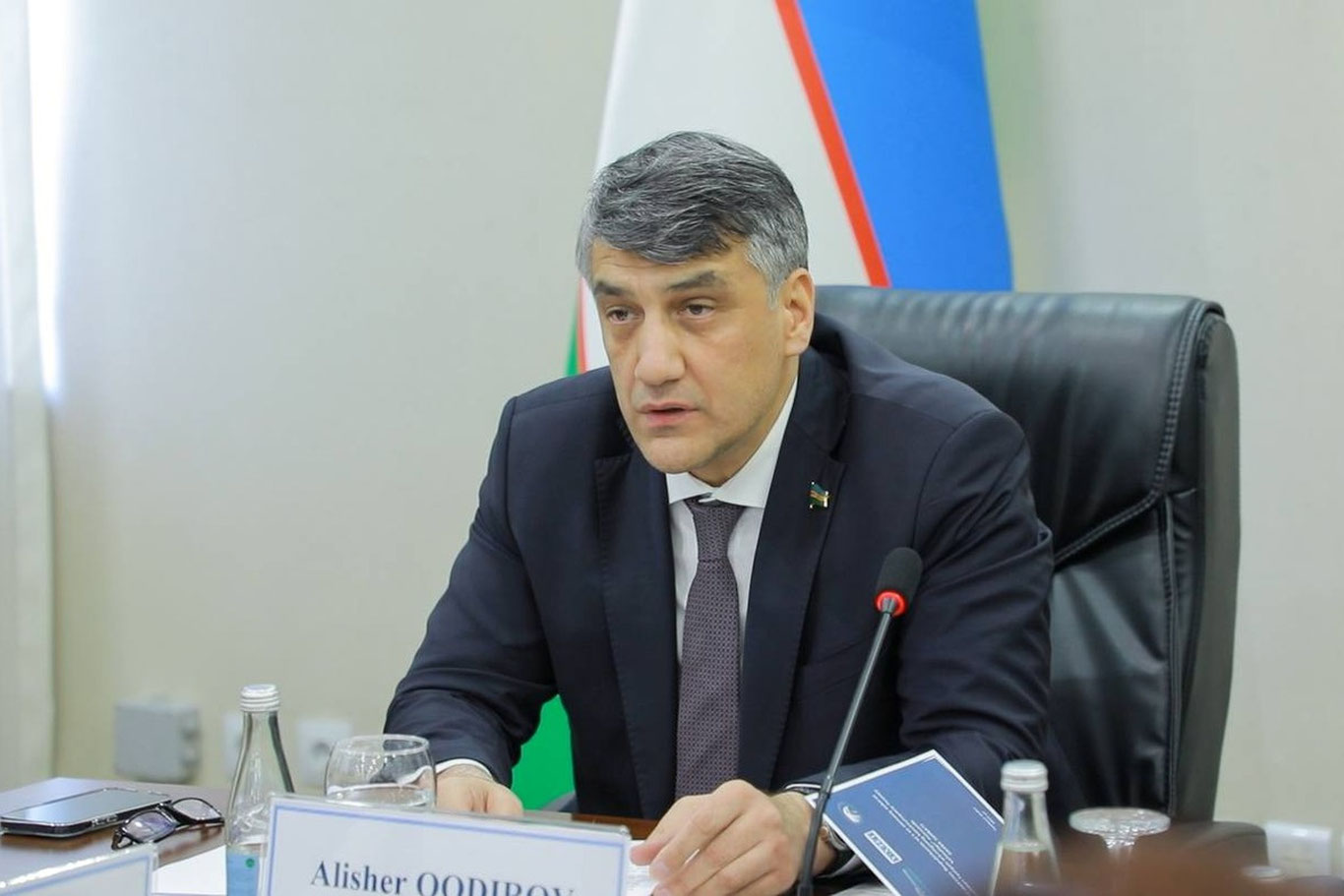 “Вазият янада ёмонлашади” — Алишер Қодиров ўзбекистонликларни зудлик билан Россияни тарк этишга чақирди