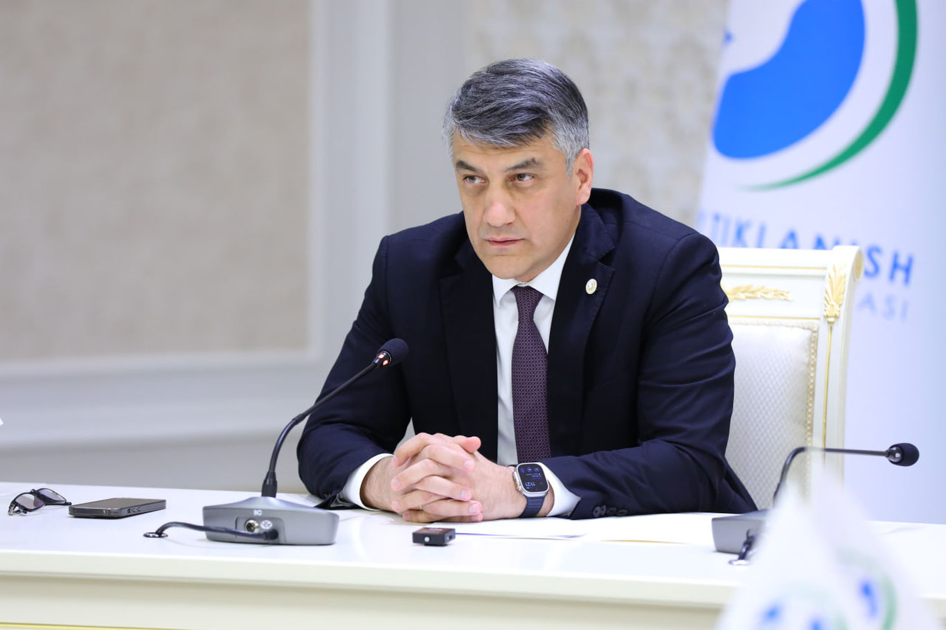 "Қип-қизил ўзбек, рус синфда ўқийди" — Алишер Қодиров