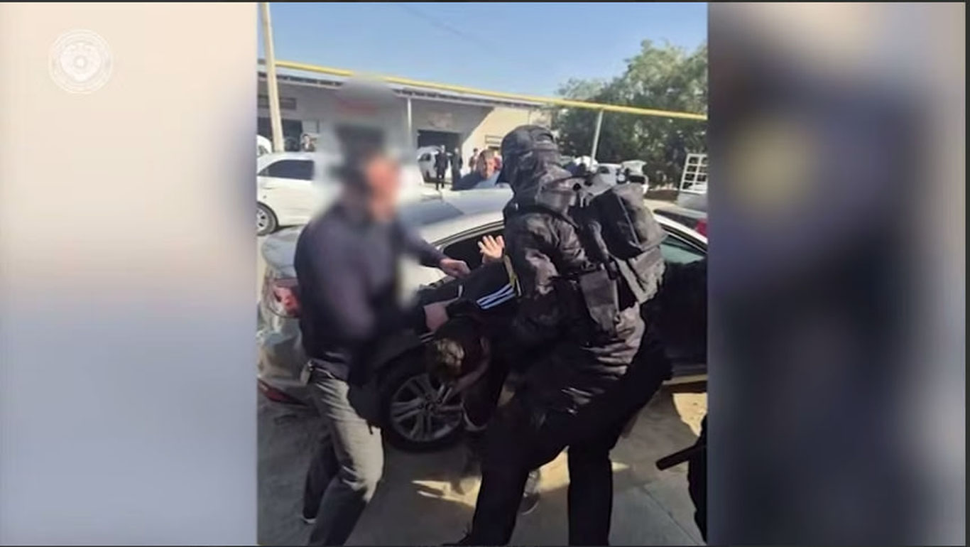 Тошкентда такси ҳайдовчиларидан пул йиғиб юрган “Бычок” бошчилигидаги гуруҳ қўлга олинди